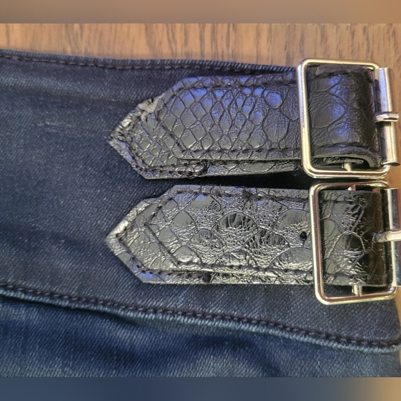 7 For All Mankind Women’s Size 25 Dark Jeans with Faux Leather Straps USA A1 - Picture 12 of 13